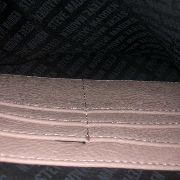Steve Madden Large Embossed Pink Pouch - Picture 4 of 4